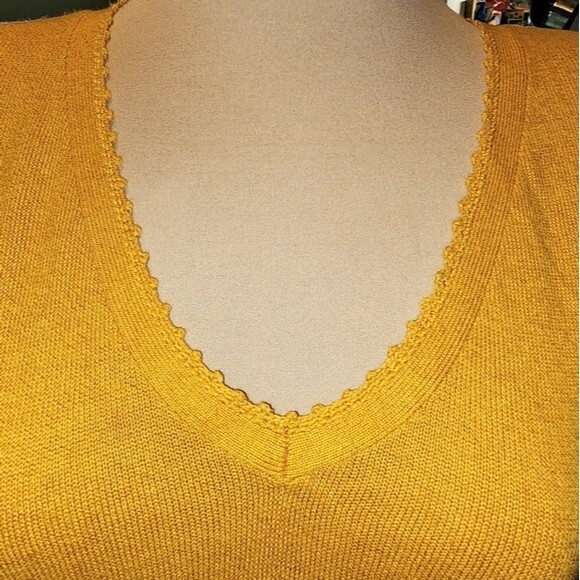 Lane Bryant Yellow Buttoned Sleeve V-Neck Sweater Plus Size 14/16 - Picture 4 of 7